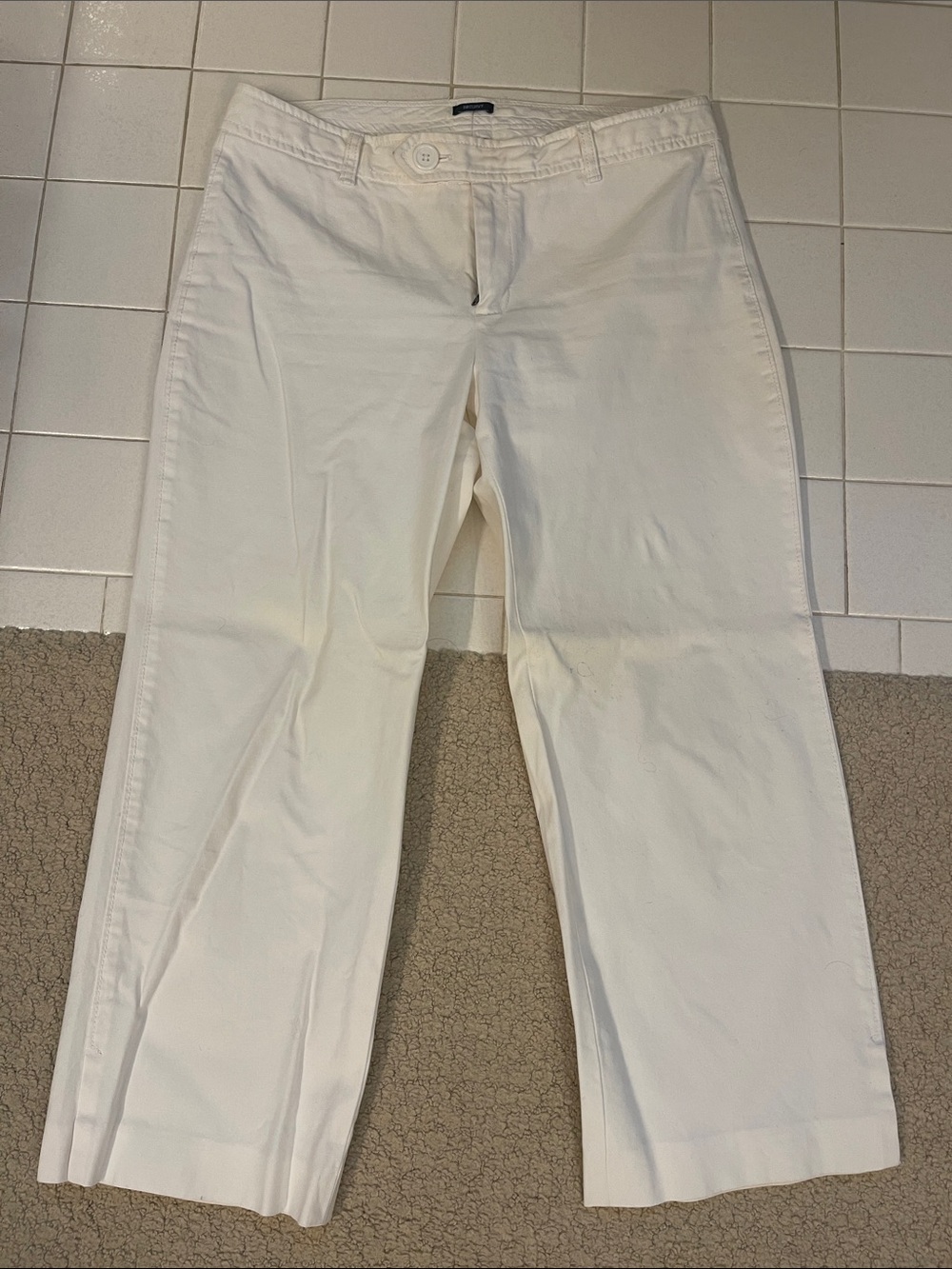 Gap Women’s White cropped pants